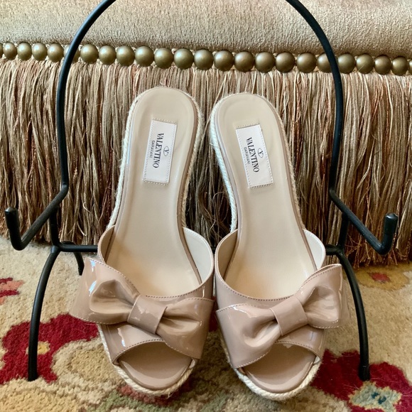 VALENTINO wedges, sz 7, perfect color w/ gorgeous bow. Perfect for summer! - Picture 3 of 8